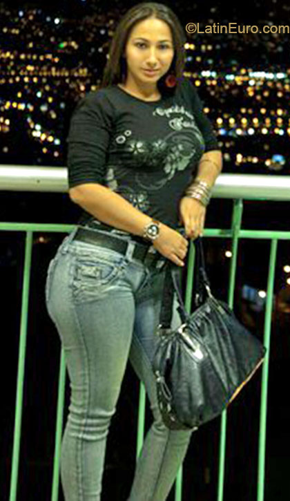Date this hot Colombia girl Elizabeth from Medellin CO12437