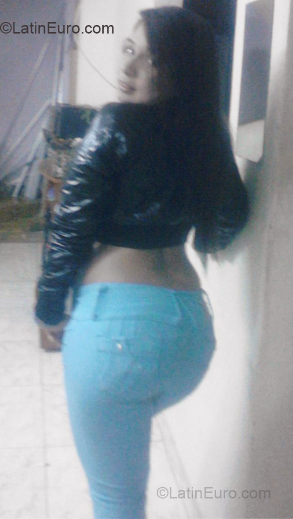 Date this sensual Colombia girl Kelly from Medellin CO12474