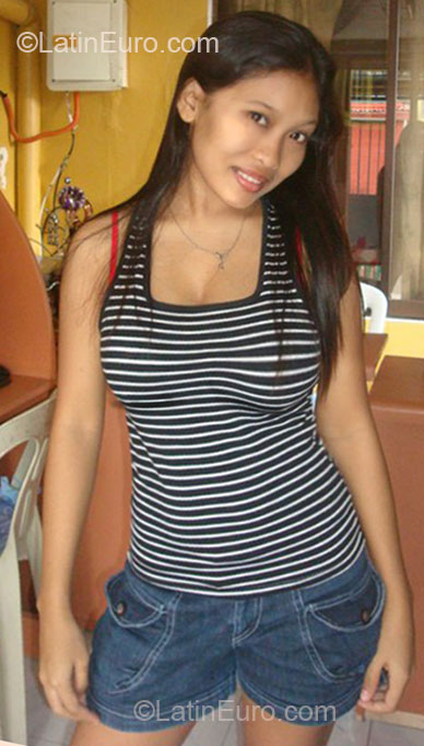 Date this cute Philippines girl Zyrene from Manila PH555