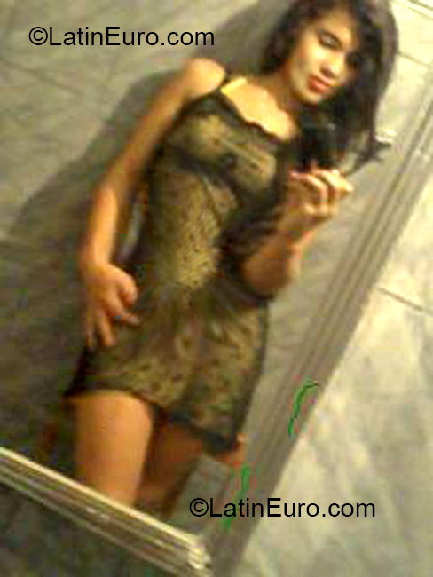 Date this attractive Brazil girl Roberta from Patos De Minas BR7616