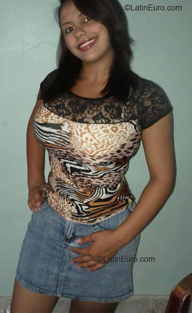 Date this exotic Dominican Republic girl Yomairie from Laromana DO18068