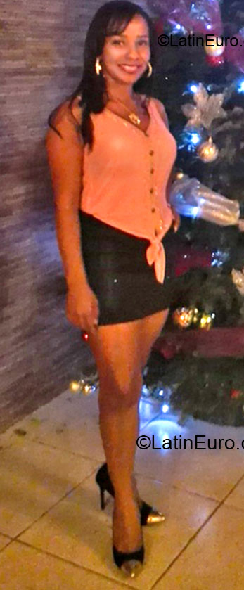 Date this nice looking Colombia girl Angie from Medellin CO12576
