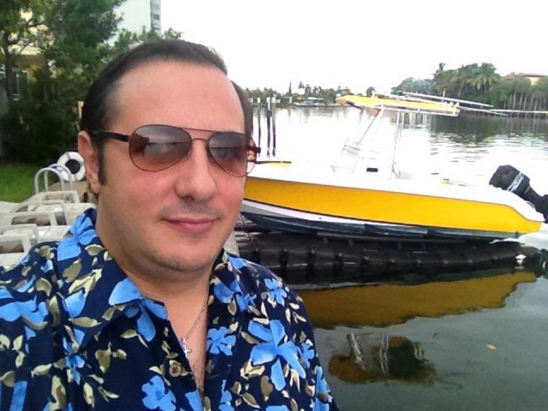 Date this good-looking France man Casey from Angers FR189