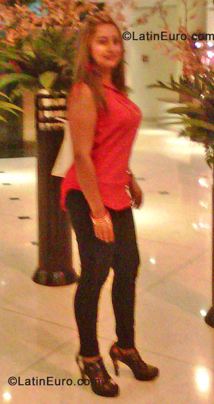 Date this athletic Colombia girl Monica from Medellin CO12745