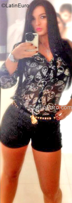 Date this voluptuous Colombia girl Viviana from Pereira CO12862