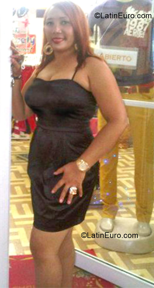 Date this athletic Dominican Republic girl Yolanda from Santiago DO15516