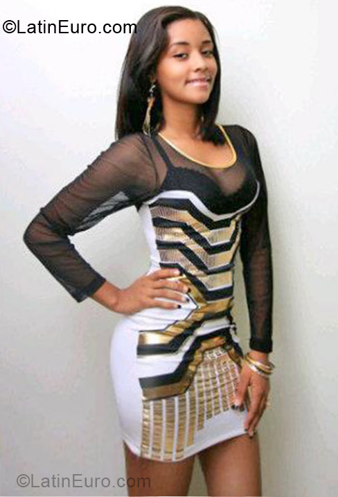 Date this gorgeous Dominican Republic girl Nadie from Santo Domingo DO15519