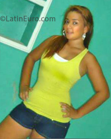 Date this attractive Colombia girl Stephanie from Santa Marta CO12988