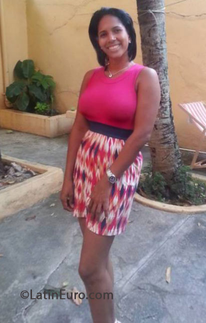 Date this sultry Dominican Republic girl Raquel from Santo Domingo DO15773
