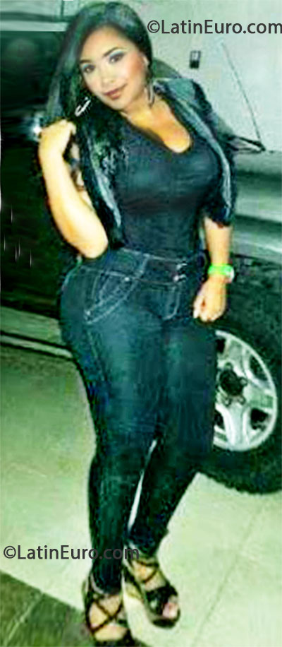 Date this happy Colombia girl Catherine from Medellin CO13022