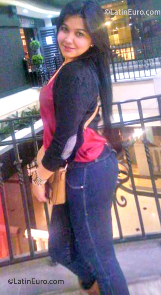 Date this voluptuous Colombia girl Sofia from Bogota CO13018