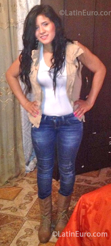 Date this beautiful Colombia girl Yury from Medellin CO13095