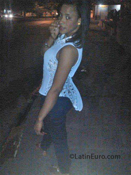 Date this hard body Dominican Republic girl Wini from La Vega DO17674