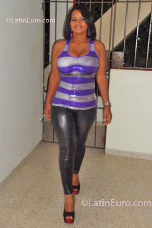 Date this good-looking Dominican Republic girl INGRIS MARIA from Santo Domingo DO16108