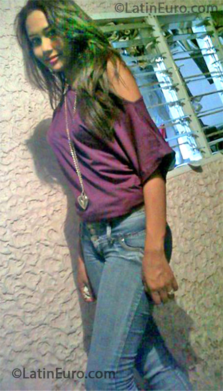 Date this sultry Colombia girl Yhaji from Maicao CO13211