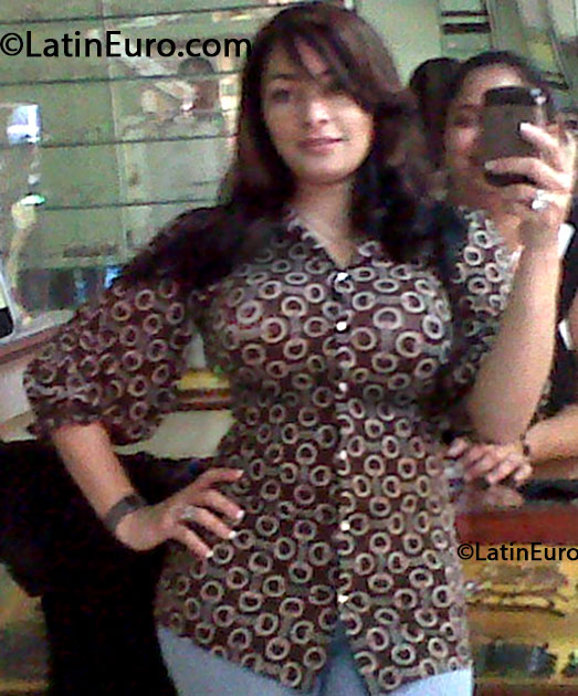 Date this voluptuous Dominican Republic girl Carolina from Santo Domingo DO16130
