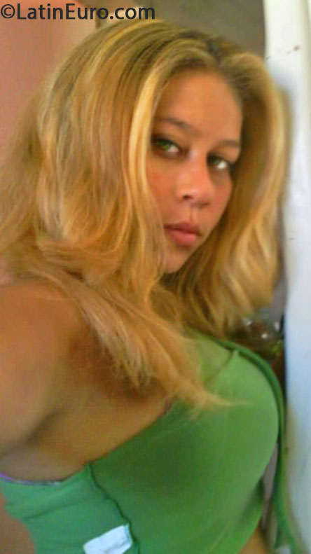 Date this sensual Brazil girl Beatriz from Sao Jose BR7857