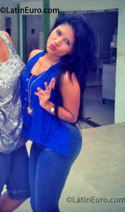 Date this voluptuous Colombia girl Yeimis from Barranquilla CO13231
