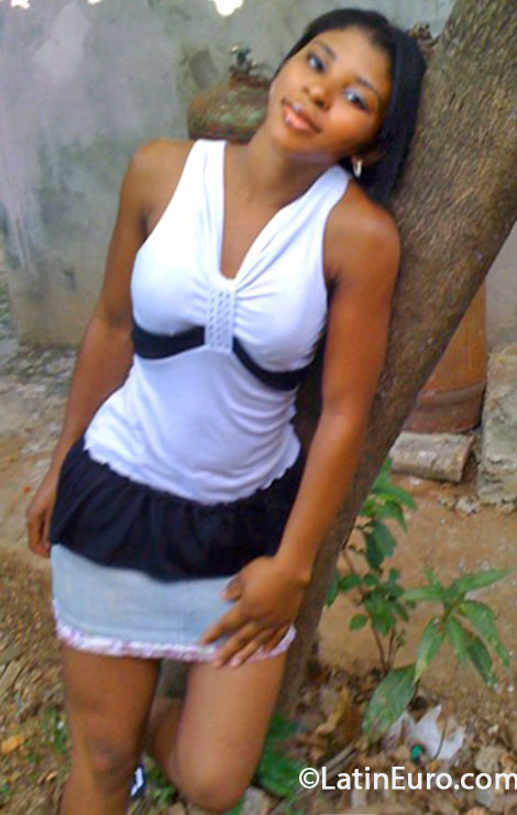 Date this happy Haiti girl Nelta from Cape Haitian HT42