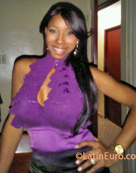 Date this good-looking Dominican Republic girl Verenice from Santo Domingo DO23657