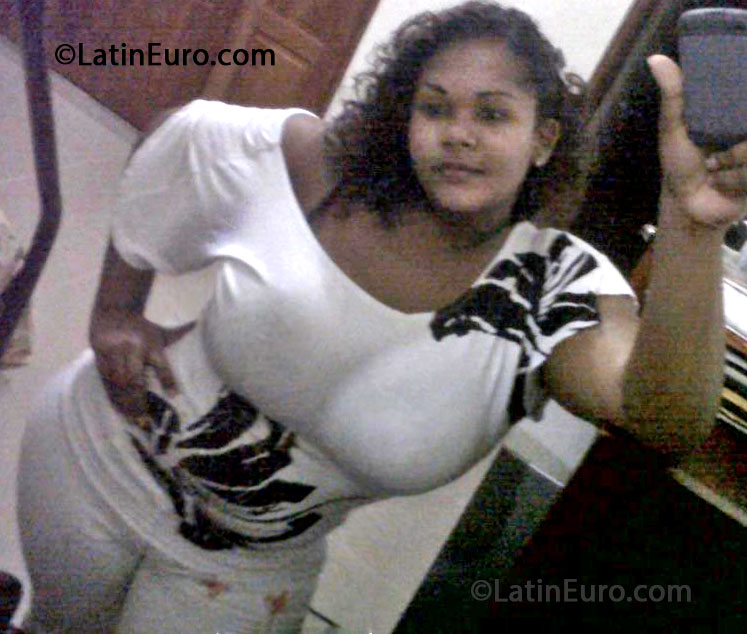 Date this funny Dominican Republic girl Yariza from San Pedro De Macoris DO16269