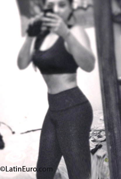 Date this happy Colombia girl Ngela from Bogota CO13396