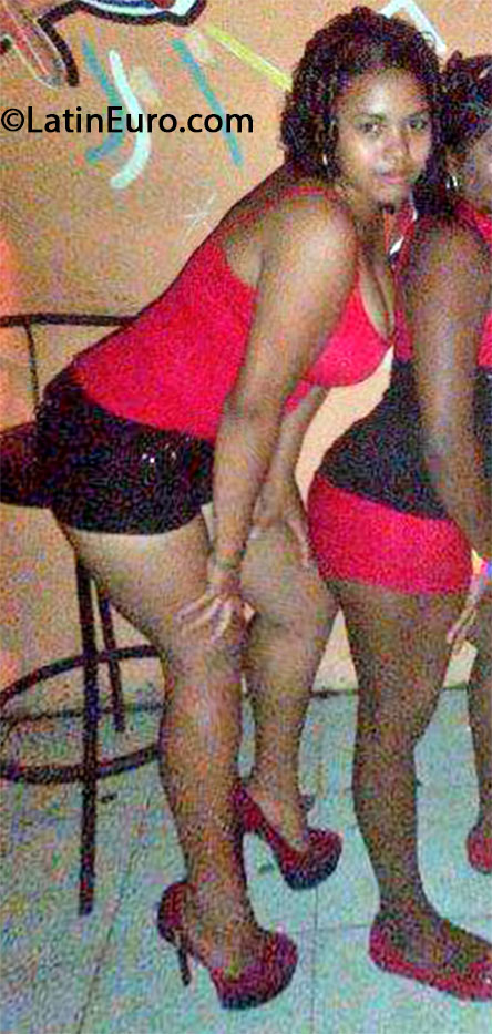 Date this delightful Dominican Republic girl Esthefany from Santo Domingo DM72