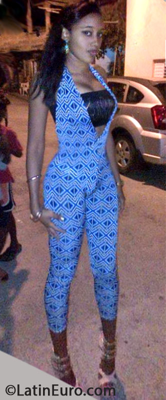 Date this hot Dominican Republic girl Angelina from Santo Domingo DO16540
