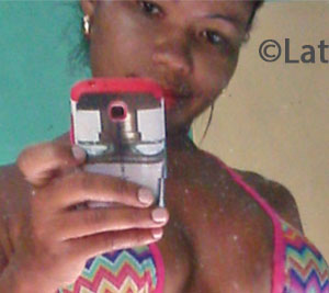Date this voluptuous Brazil girl Clediane from Salvador BR7977