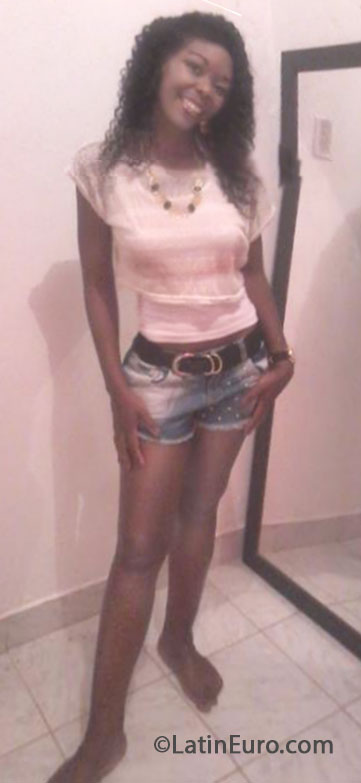 Date this happy Brazil girl Monica from Rio De Janeiro BR7978