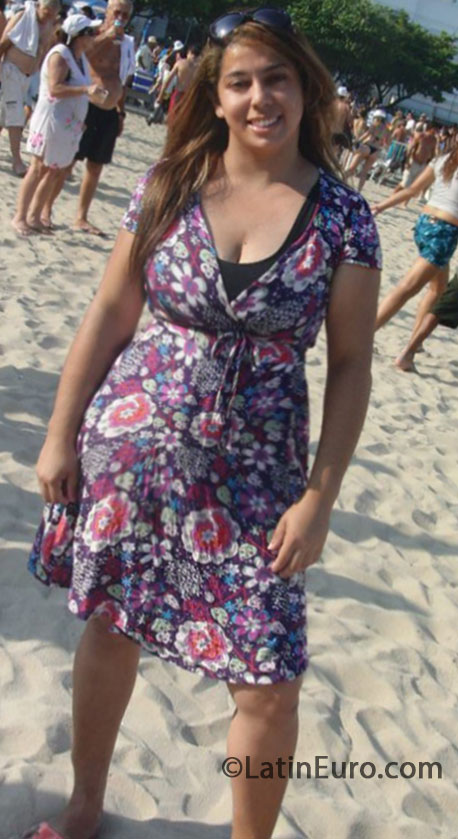 Date this pretty Brazil girl Suellen from Rio De Janeiro BR8451