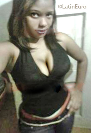 Date this athletic Dominican Republic girl Nyna from Santiago DO16636