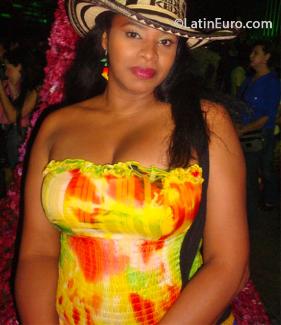 Date this athletic Colombia girl SARA from Medellin CO17394