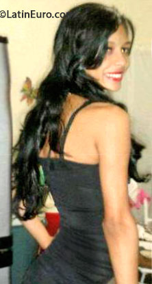 Date this athletic Dominican Republic girl Paola from Santiago Rep. Dom DO16789