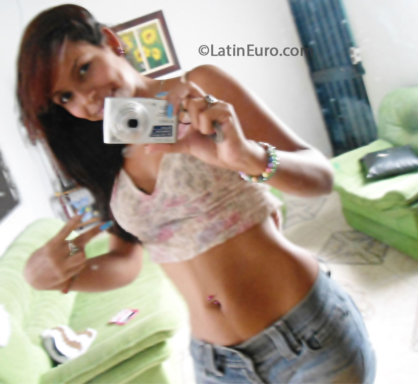 Date this stunning Colombia girl Lina from Cali CO13771