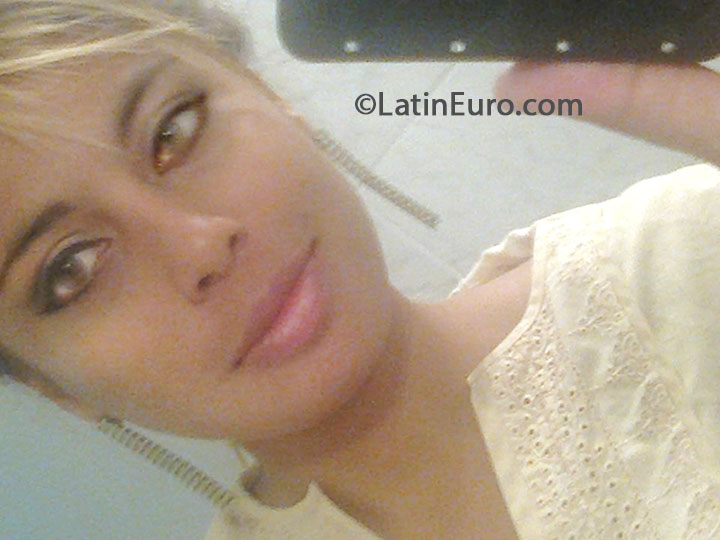 Date this good-looking Brazil girl Pamela from Sao Paulo BR8121