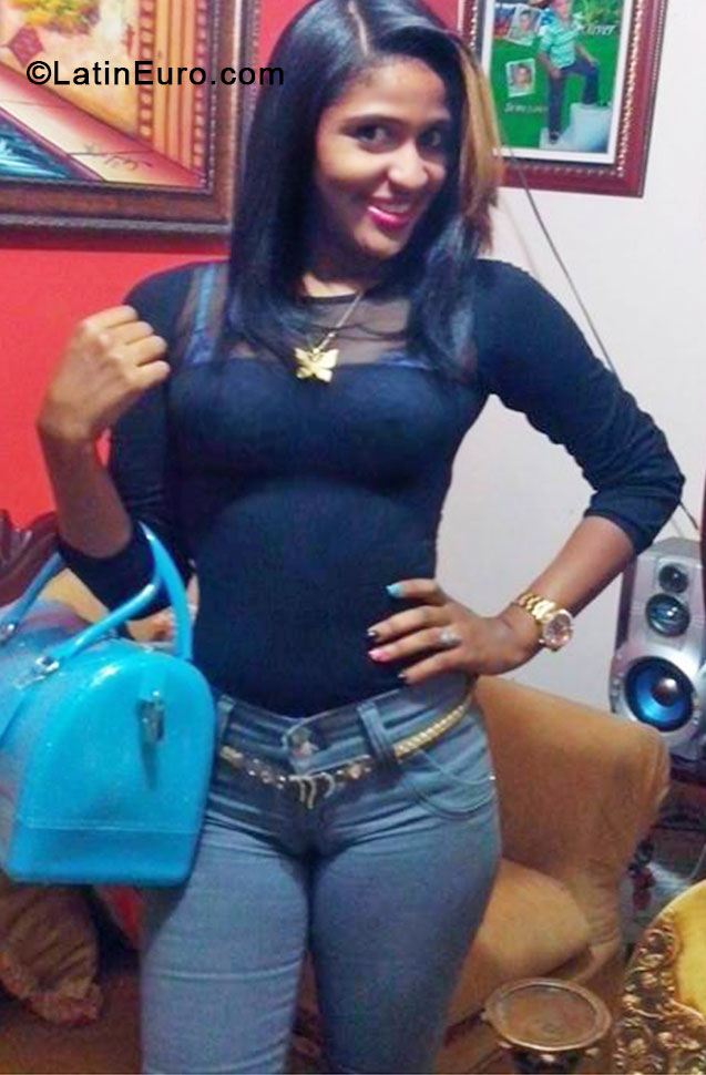 Date this georgeous Dominican Republic girl Roseli from Santo Domingo DO17369
