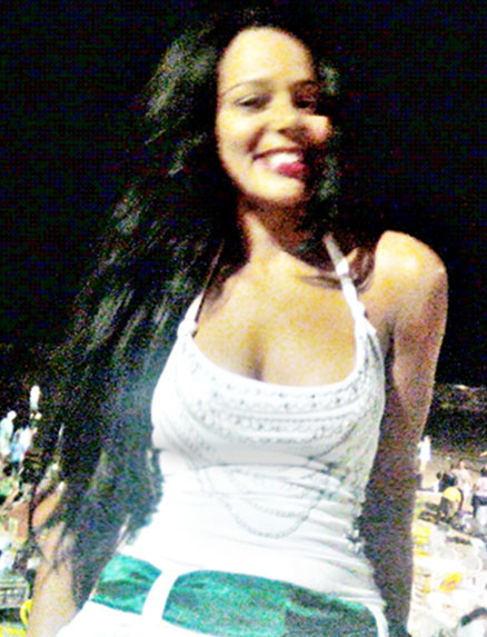 Date this voluptuous Brazil girl Aide from Salvador BR8162