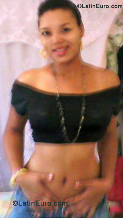 Date this hot Dominican Republic girl Mariel from Santo Domingo DO17475