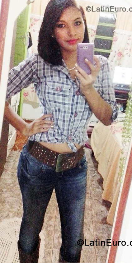 Date this attractive Brazil girl Adriana from Cidade Gaucha BR8216