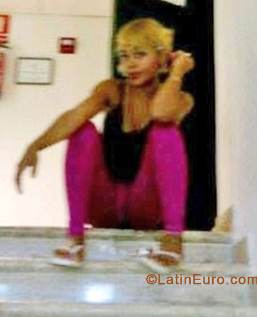 Date this lovely Dominican Republic girl Yenny from Santo Domingo DO17510