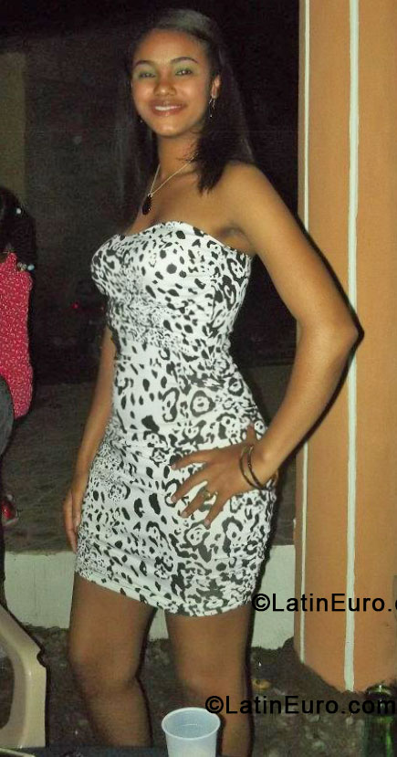 Date this fun Dominican Republic girl Guadalupe from La Vega DO17680