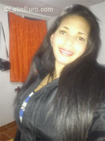 Date this gorgeous Colombia girl Lina from Bogota CO14438