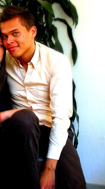 Date this pretty Colombia man Sanin from Antioquia CO14534