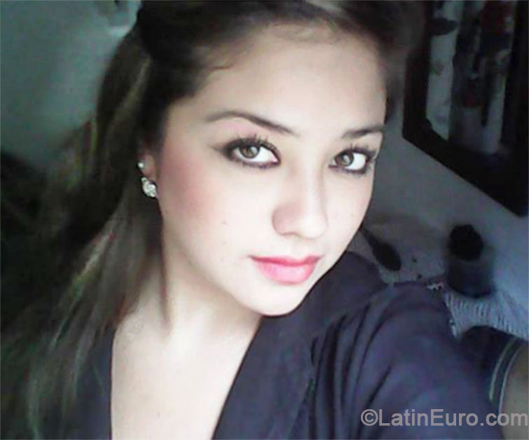 Date this charming Colombia girl Dania from Pereira CO14541