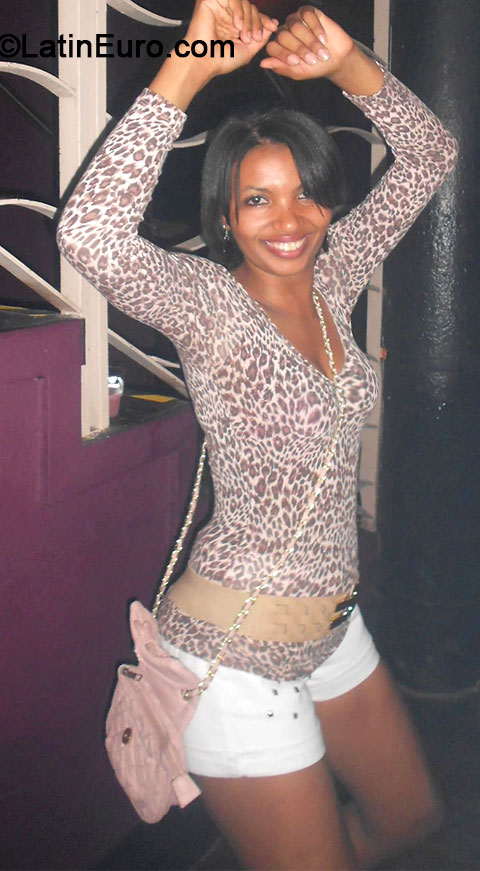 Date this delightful Brazil girl Fernanda from Belo Horizonte BR8297