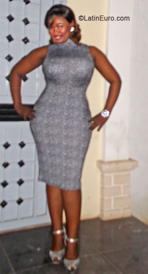 Date this sensual Angola girl Ermely from Luanda AO75