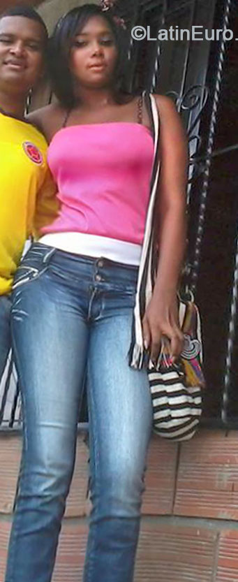 Date this foxy Colombia girl Hana from Cali CO14566