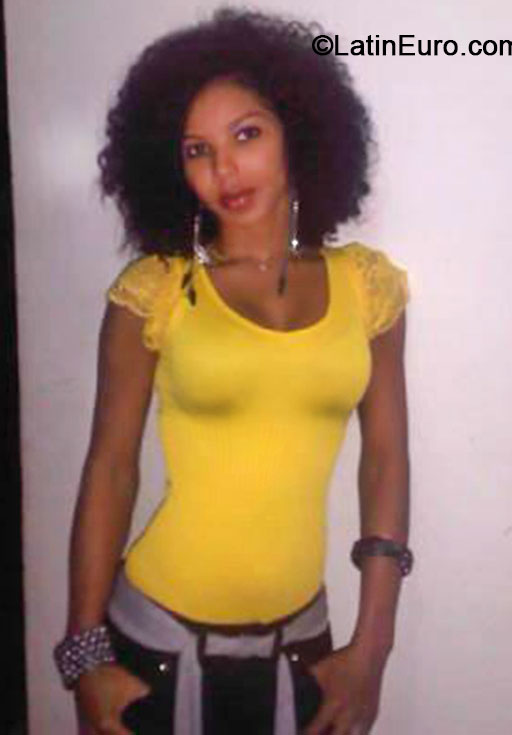 Date this exotic Dominican Republic girl Rossy from Cotui DO17938