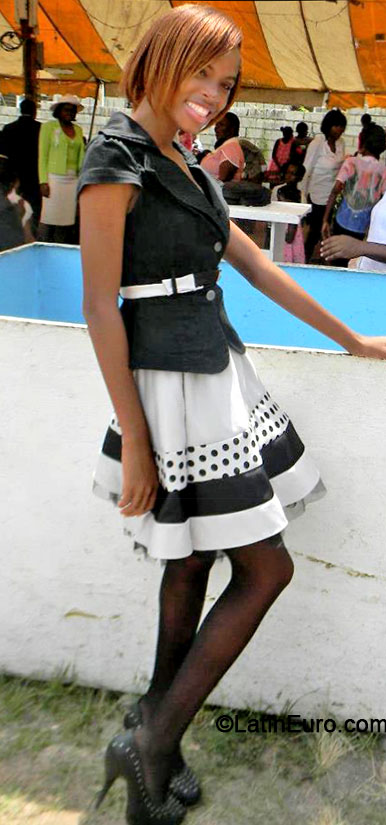 Date this good-looking Jamaica girl Venice from Kingston JM1446